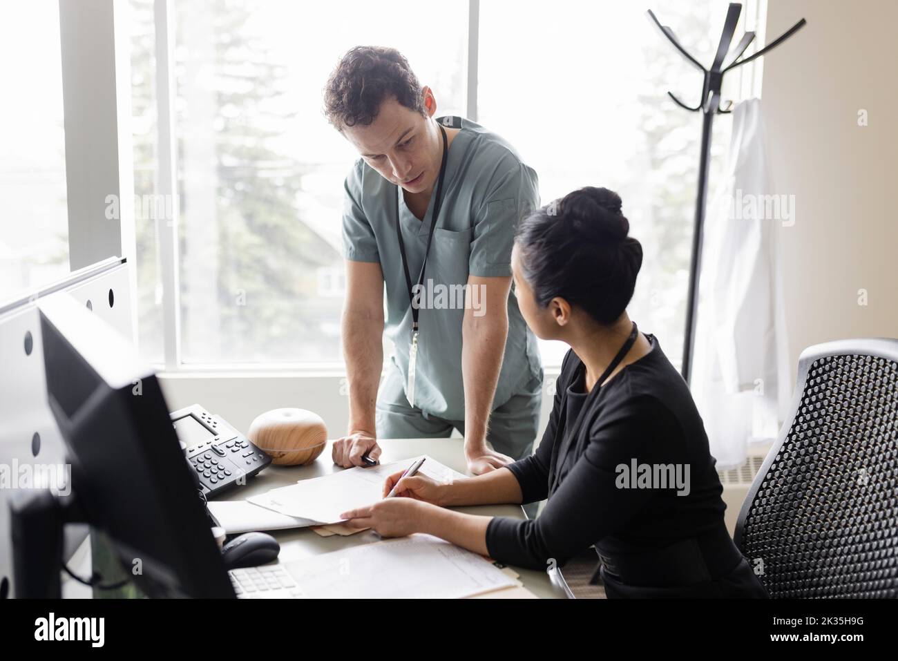 Two doctors chart hires stock photography and images Alamy