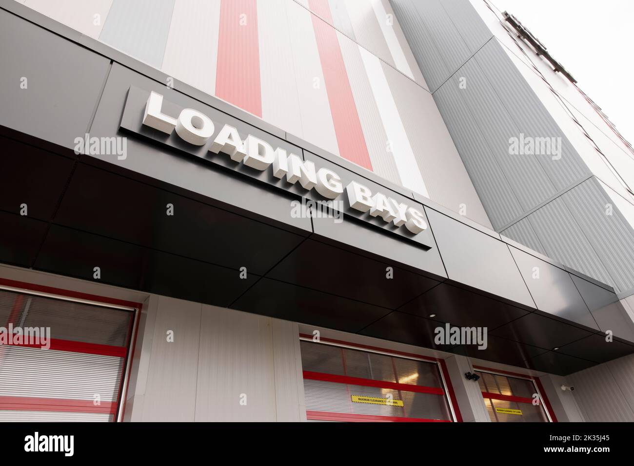Loading bay sign hi-res stock photography and images - Alamy