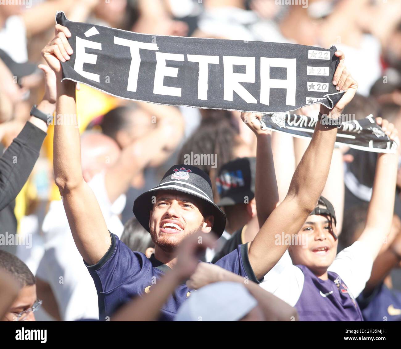 Sao Paulo, Brazil. 24th Sep, 2022. Supporters during a game between Corinthians and Internacional at the Neo Quimica Arena in Sao Paulo, Brazil, fernando roberto/spp (Fernando Roberto/SPP) Credit: SPP Sport Press Photo. /Alamy Live News Stock Photo
