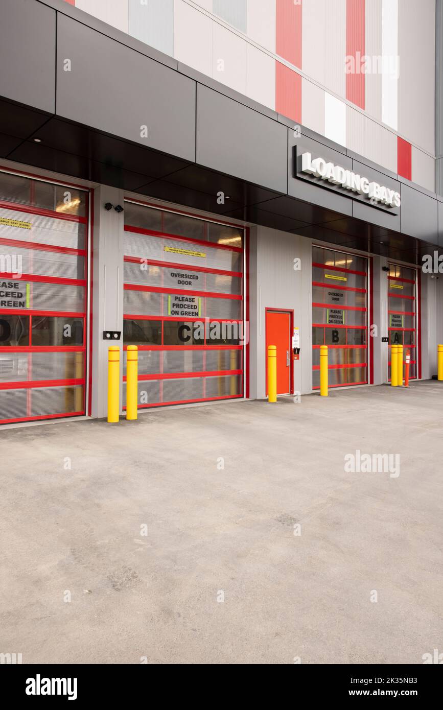 Loading dock door hi-res stock photography and images - Alamy