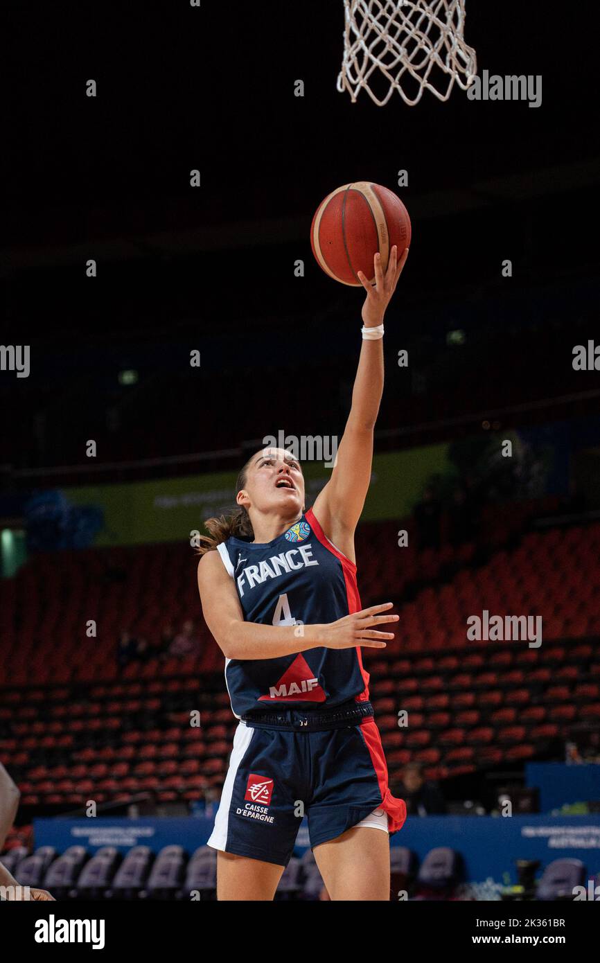 Sydney, Australia. 25th Sep, 2022. Marine Fauthoux (4 France) scores a lay up during the FIBA Womens World Cup 2022 game between Mali and France at the Sydney Superdome in Sydney, Australia. (Foto: Noe Llamas/Sports Press Photo/C - ONE HOUR DEADLINE - ONLY ACTIVATE FTP IF IMAGES LESS THAN ONE HOUR OLD - Alamy) Credit: SPP Sport Press Photo. /Alamy Live News Stock Photo