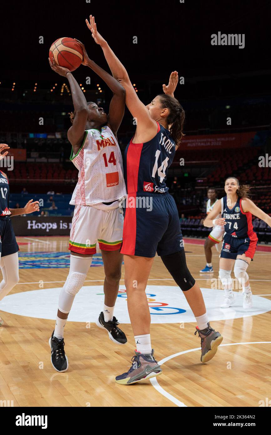 Sydney, Australia. 25th Sep, 2022. Sika Kone (14 Mali) takes a shot defended by Ana Tadic (14 France) during the FIBA Womens World Cup 2022 game between Mali and France at the Sydney Superdome in Sydney, Australia. (Foto: Noe Llamas/Sports Press Photo/C - ONE HOUR DEADLINE - ONLY ACTIVATE FTP IF IMAGES LESS THAN ONE HOUR OLD - Alamy) Credit: SPP Sport Press Photo. /Alamy Live News Stock Photo