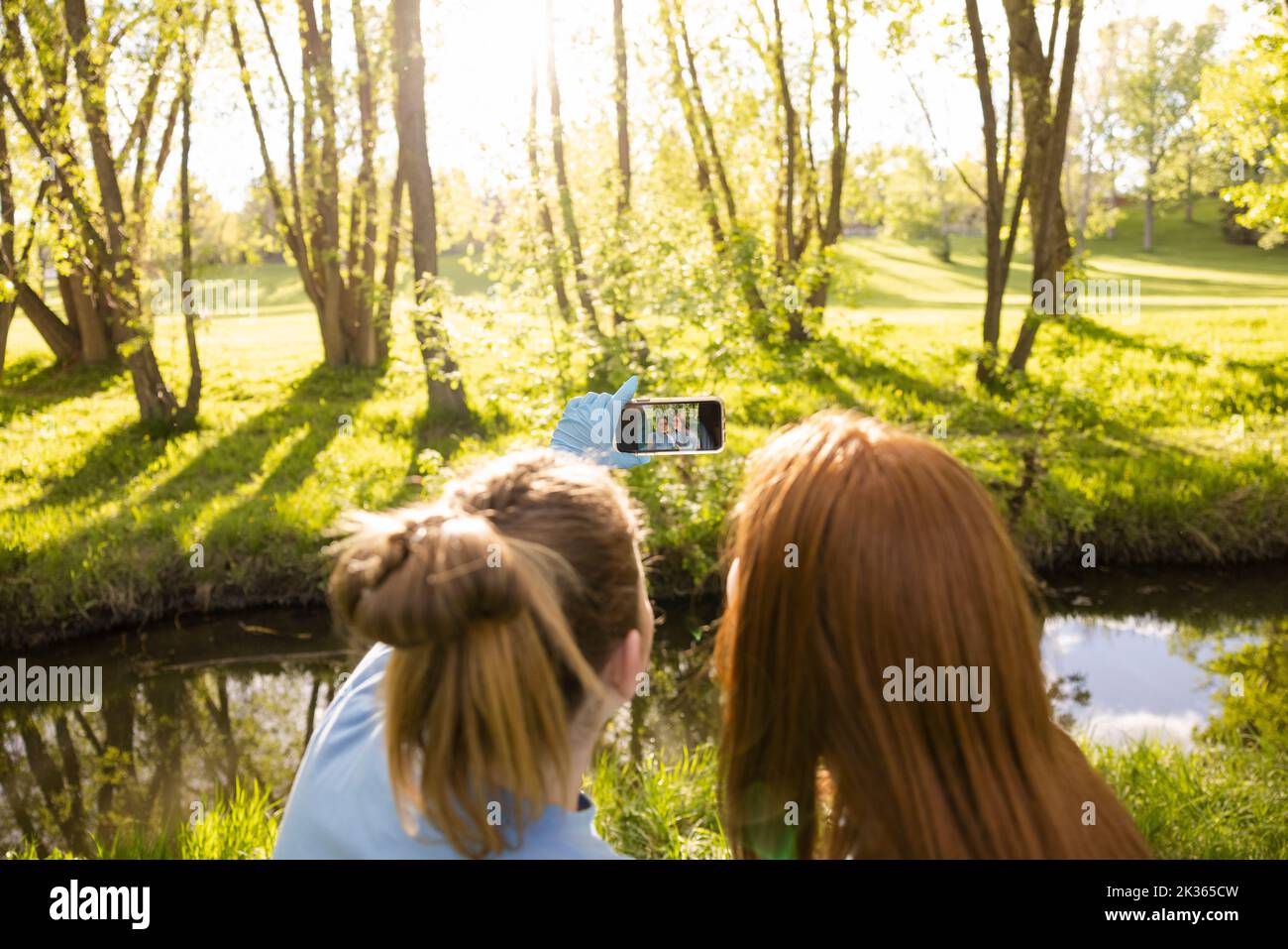 Teen selfie rear hi-res stock photography and images - Alamy