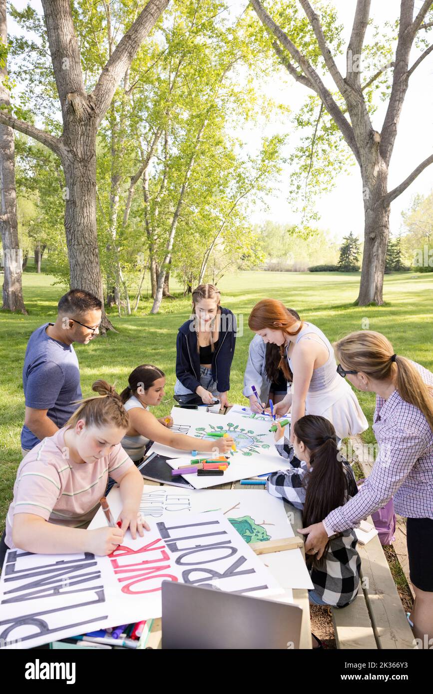 Students drawing hi-res stock photography and images - Alamy