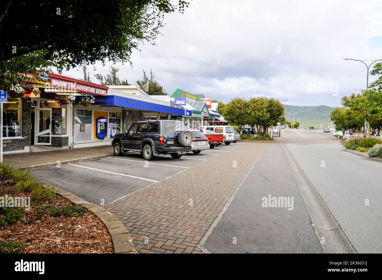 The main street in Te Anau, a small lakeside town on South Island, New Zealand.  Te Anau lies on New Zealand’s second largest lake and is also the onl Stock Photo