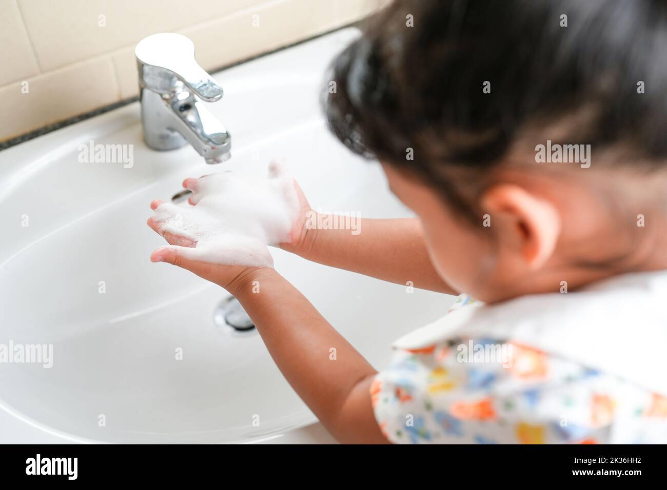 A child washing the hands with soap Stock Photo - Alamy