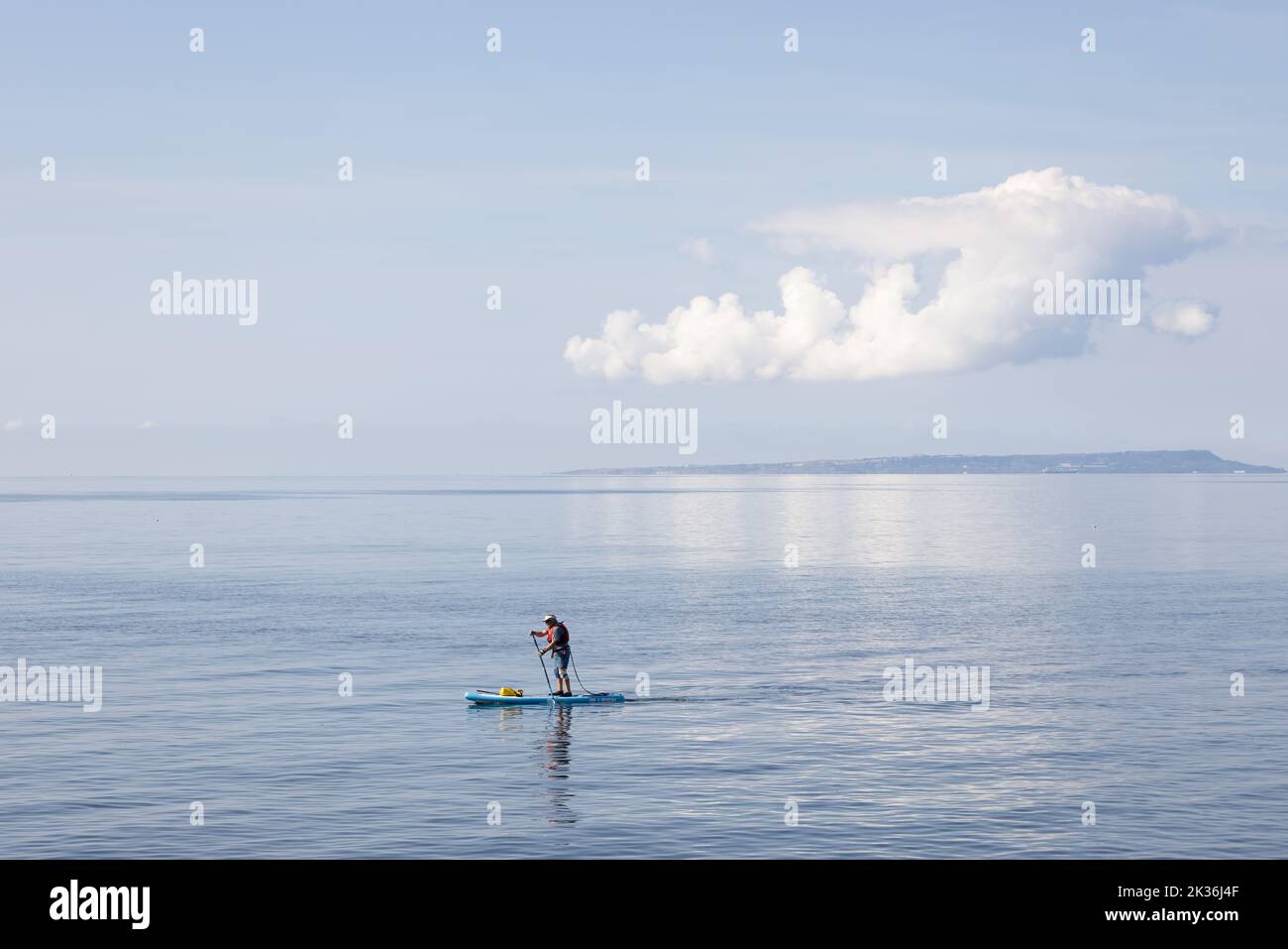 Kimmeridge Bay, Dorset, UK - September 21 : Person paddle boarding at Kimmeridge Bay in Dorset on September 21, 2022. One unidentified person Stock Photo