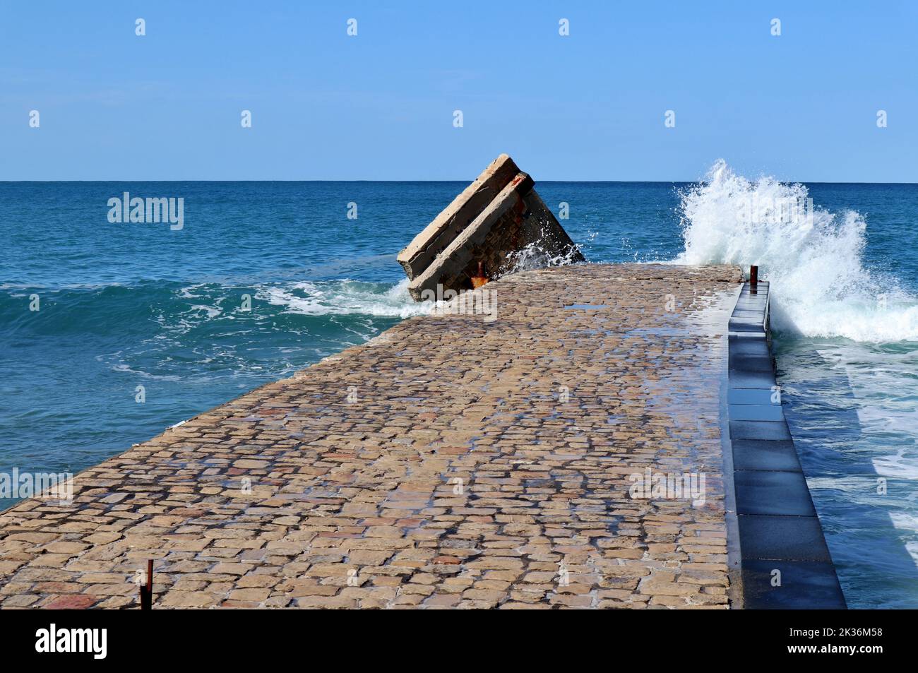 Palinuro - Pontile del Molo dei Francesi danneggiato da una mareggiata Stock Photo