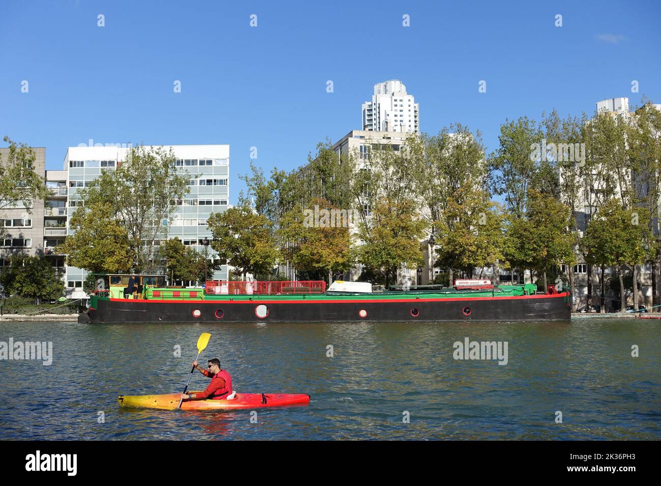 Kayaks on the Bassin de la Villette, Paris, on a Sunday Stock Photo Alamy