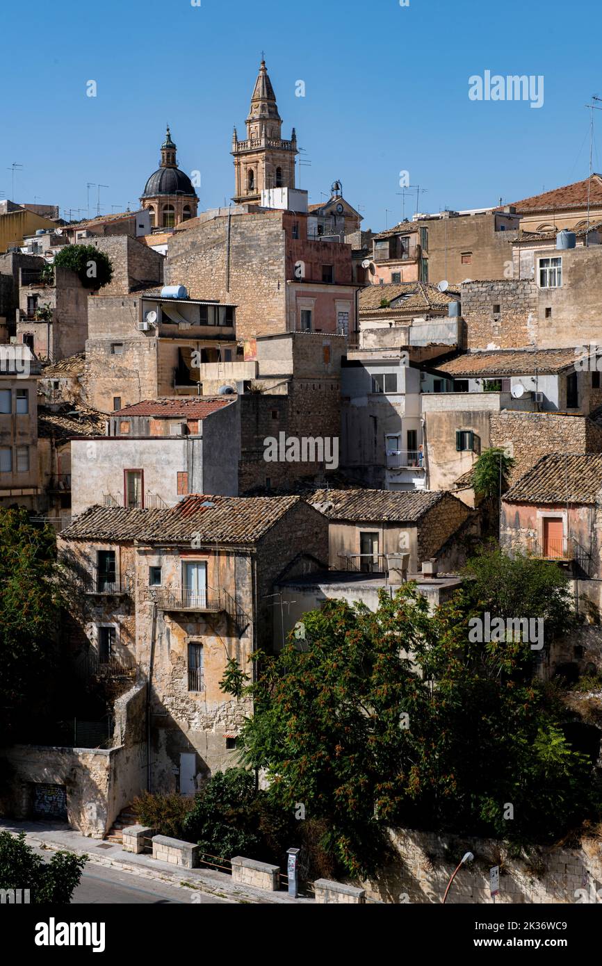 Duomo di San Giorgio Catherdral and surrounding homes in Ragusa, Sicily, Italy Stock Photo