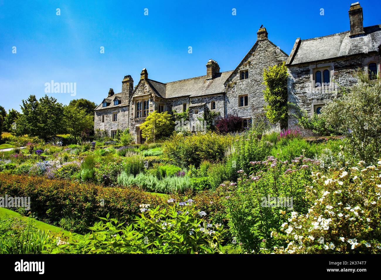 Tudor house and garden hi-res stock photography and images - Alamy