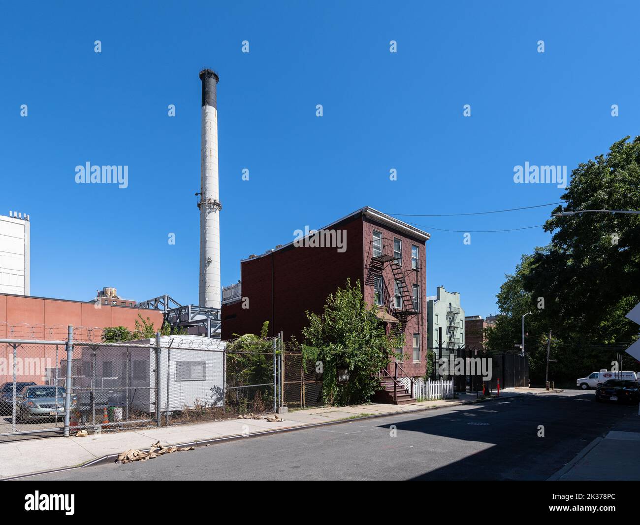 Three story residential building in Vinegar Hill Stock Photo Alamy
