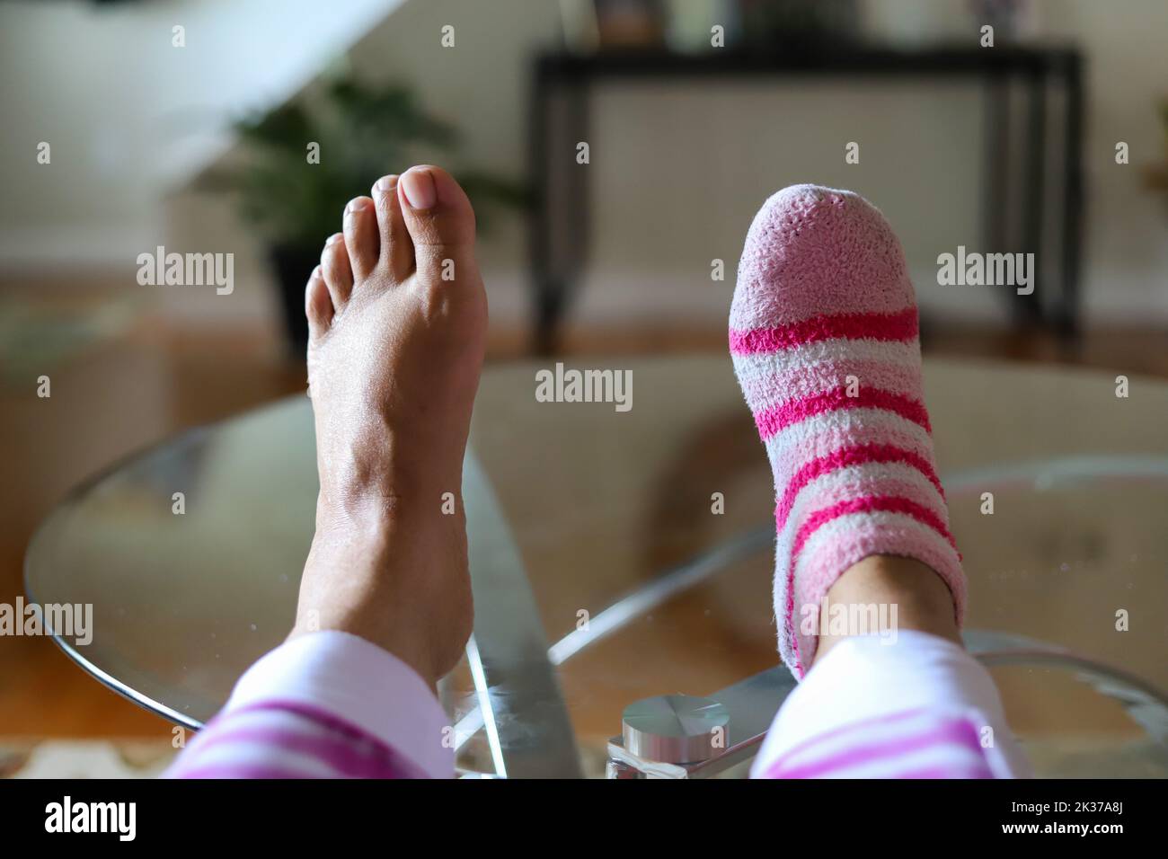 Woman with feet up hi-res stock photography and images - Alamy