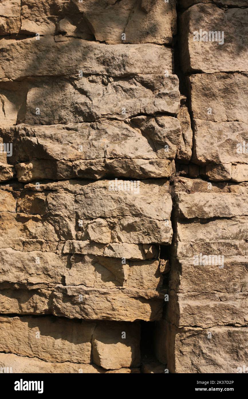 Layers of natural limestone lining a wall Stock Photo Alamy