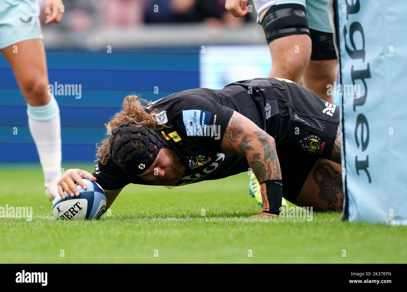 Exeter Chiefs' Harry Williams scores the opening try during the Gallagher Premiership match at Sandy Park, Exeter. Picture date: Sunday September 25, 2022. Stock Photo