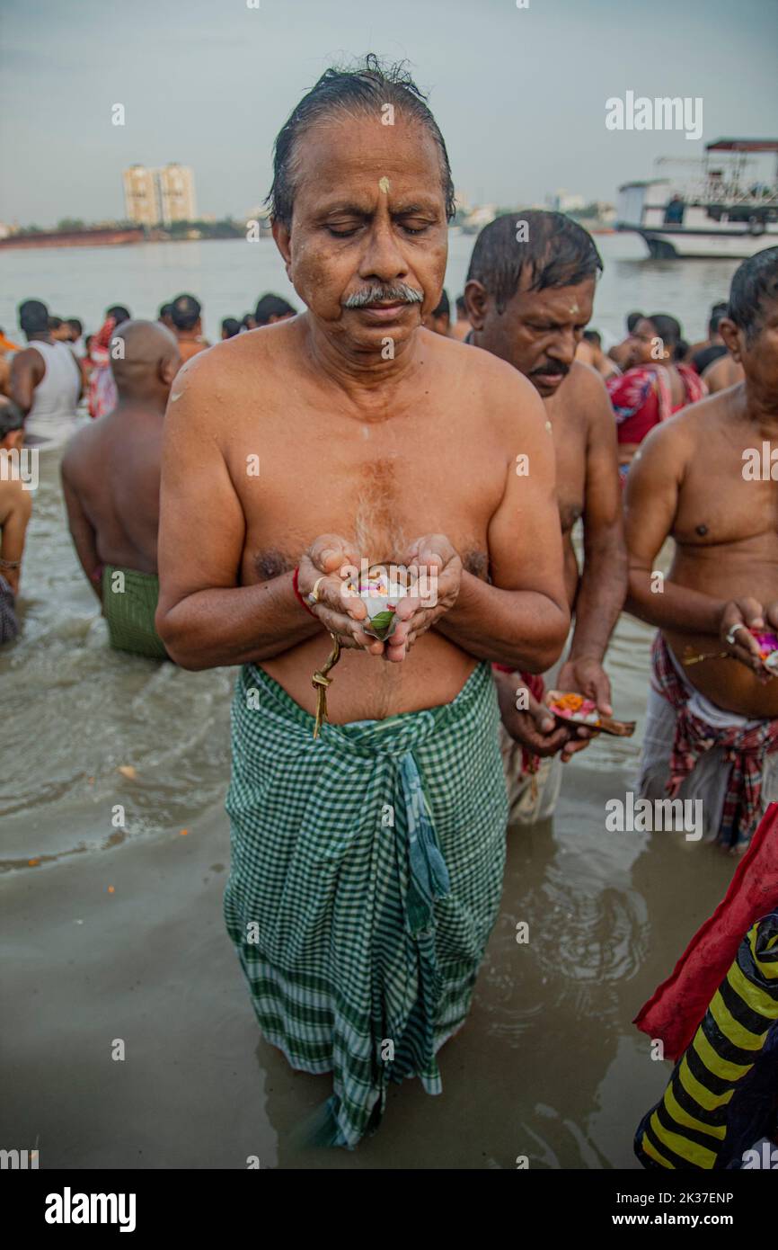 Kolkata, West Bengal, India. 25th Sep, 2022. The last day of offering tribute to our departed forefathers, pitripaksha and the beginning of the devipaksha is called Mahalaya. At the time of the cataclysm, when the earth became a great cause-sea, Lord Vishnu laid Anantnag on that sea and fell into a deep sleep. (Credit Image: © Sudip Chanda/Pacific Press via ZUMA Press Wire) Stock Photo