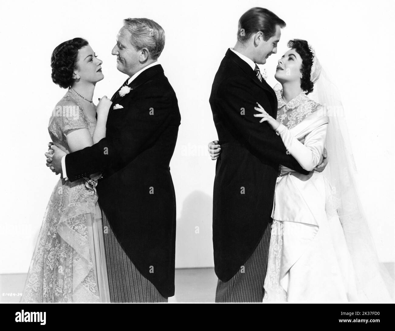 JOAN BENNETT SPENCER TRACY DON TAYLOR and ELIZABETH TAYLOR posed publicity portrait in FATHER OF THE BRIDE 1950 director VINCENTE MINNELLI novel Edward Streeter costumes Walter Plunkett (men) and Helen Rose (women) producer Pandro S. Berman Metro Goldwyn Mayer Stock Photo