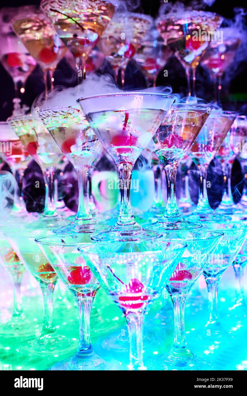 Pyramid champagne glasses dry ice hi-res stock photography and images -  Alamy