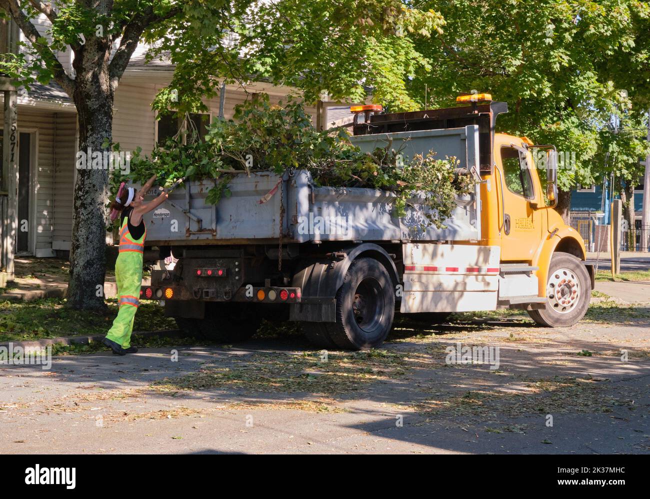 Halifax, Nova Scotia, Canada. September 25th, 2022. The post Hurricane Fiona clean up starts on the streets of Halifax. With thousands of trees down city workers are hard at work to remove the debris that litters the streets of the city Credit: meanderingemu/Alamy Live News Stock Photo