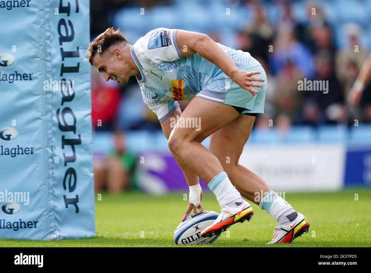 Harlequins' Cadan Murley scores their side's fourth try during the Gallagher Premiership match at Sandy Park, Exeter. Picture date: Sunday September 25, 2022. Stock Photo