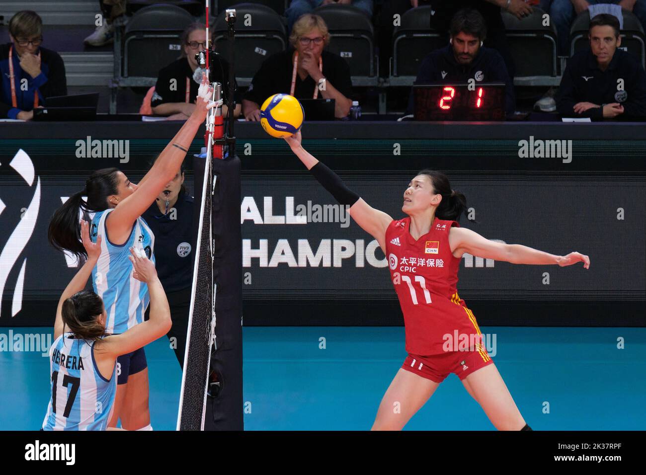 Arnhem, Netherlands. 25th Sep, 2022. Wang Yizhu (R) of China competes during the Phase 1 Pool D match between China and Argentina during the 2022 Volleyball Women's World Championship in Arnhem, the Netherlands, Sept. 25, 2022. Credit: Meng Dingbo/Xinhua/Alamy Live News Stock Photo