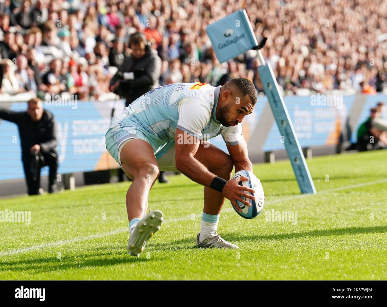 Harlequins' Joe Marchant scores their side's sixth try during the Gallagher Premiership match at Sandy Park, Exeter. Picture date: Sunday September 25, 2022. Stock Photo
