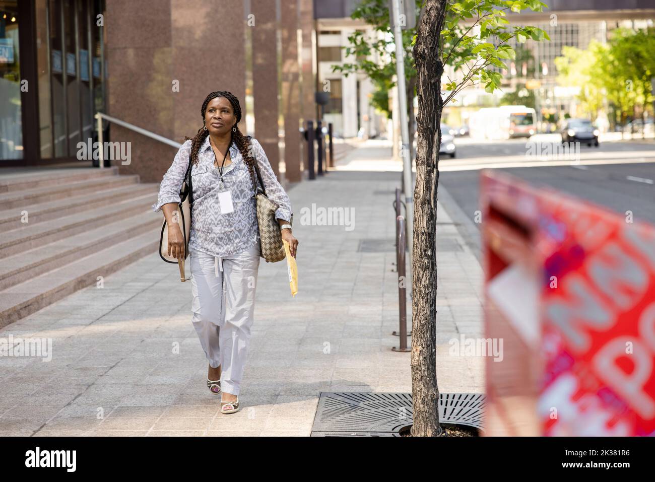Mature woman alone walking sidewalk hi-res stock photography and images ...