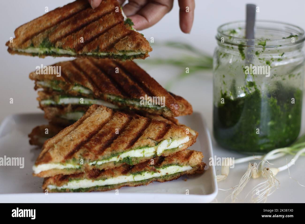 Cheese chutney sandwich. Grilled sandwiches with cottage cheese slices