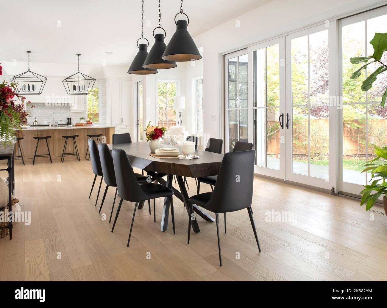 Black chairs with table hires stock photography and images Alamy