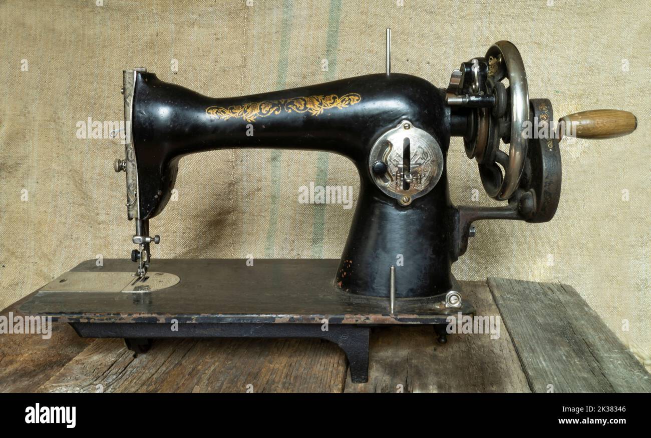 Home equipment for sewing fabrics. Manual mechanism for seamstress work