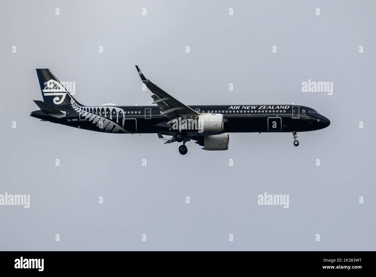 Air New Zealand Airlines Airbus A320 Arriving at Sydney Airport Stock Photo