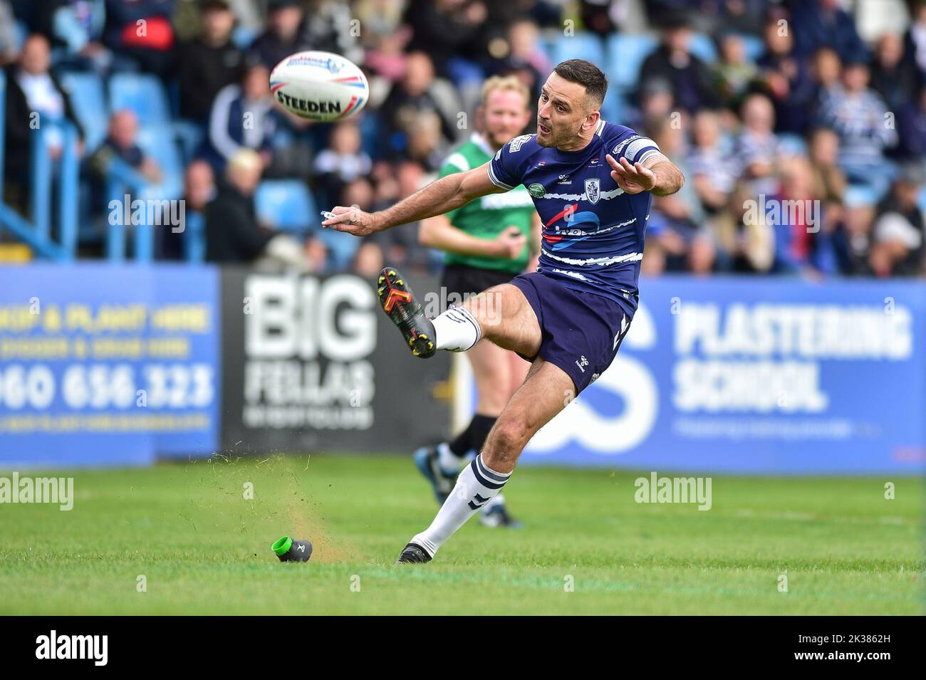 Featherstone, England -25th September 2022 - Craig Hall of Featherstone Rovers kicks goal. Rugby League Betfred Championship Semi Final, Featherstone Rovers vs Batley Bulldogs  at Millenium Stadium, Featherstone, UK Credit: Dean Williams/Alamy Live News Stock Photo