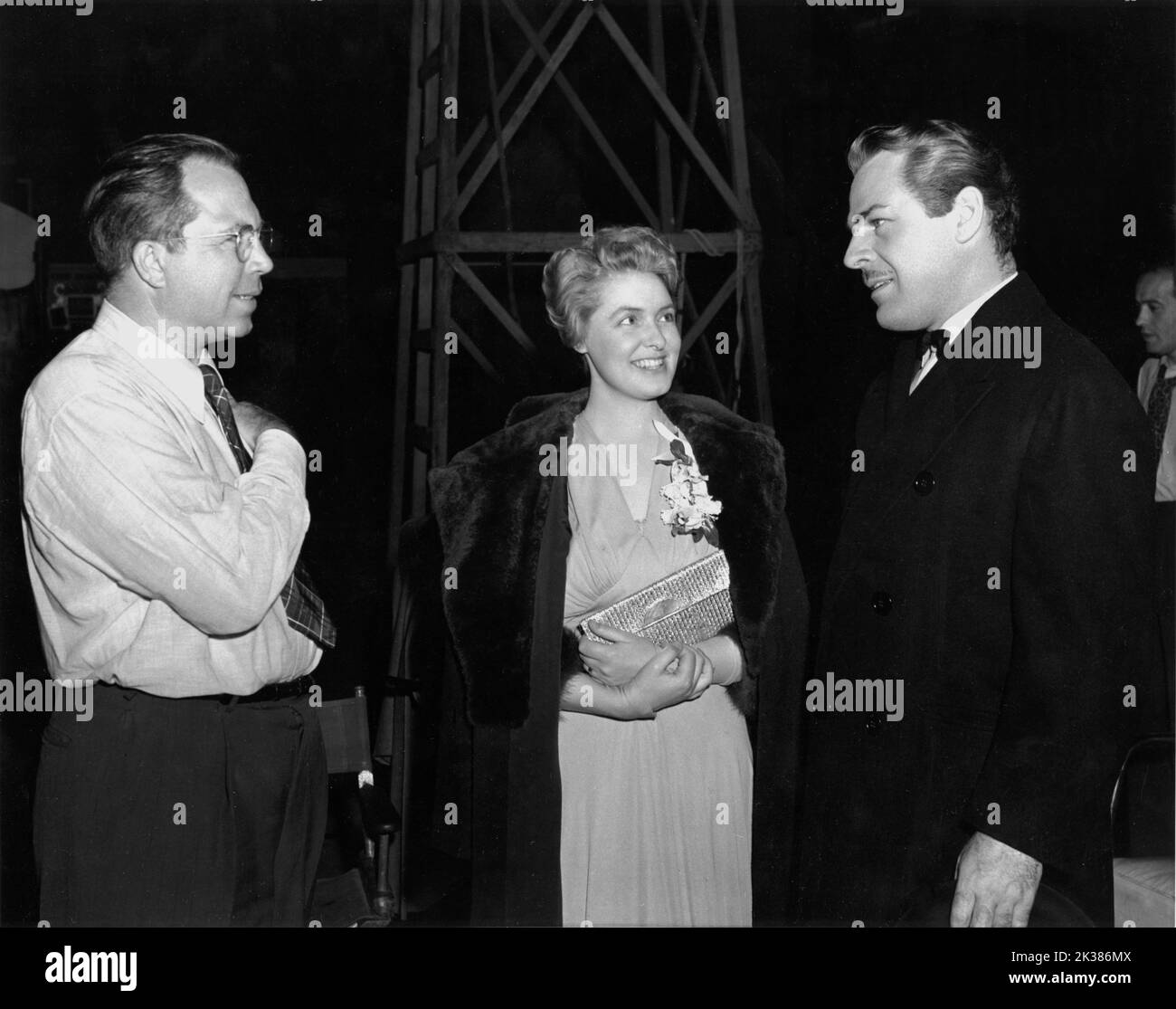 Director KING VIDOR ANN RICHARDS and BRIAN DONLEVY on set candid during