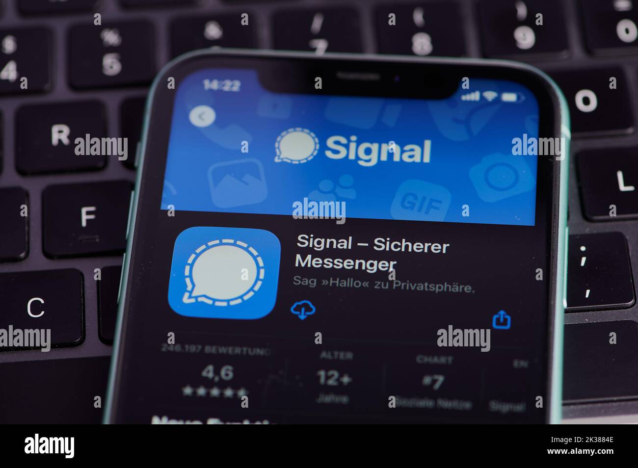 app icon of the signal messenger on smartphone screen Stock Photo