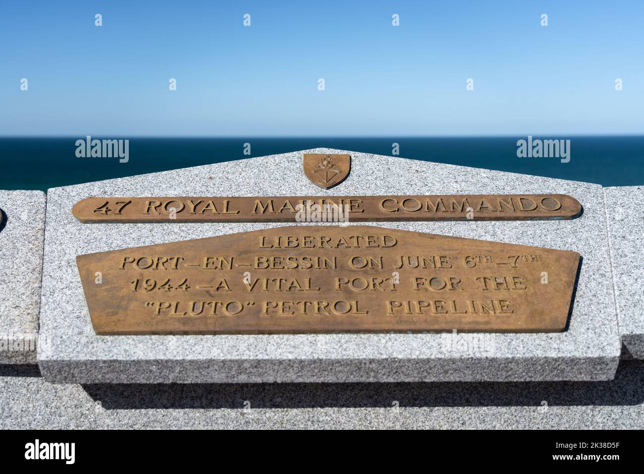 Memorial to the 47th Royal Marine Commandos on the cliffs above Port-en-Bessin, Normandie Stock Photo