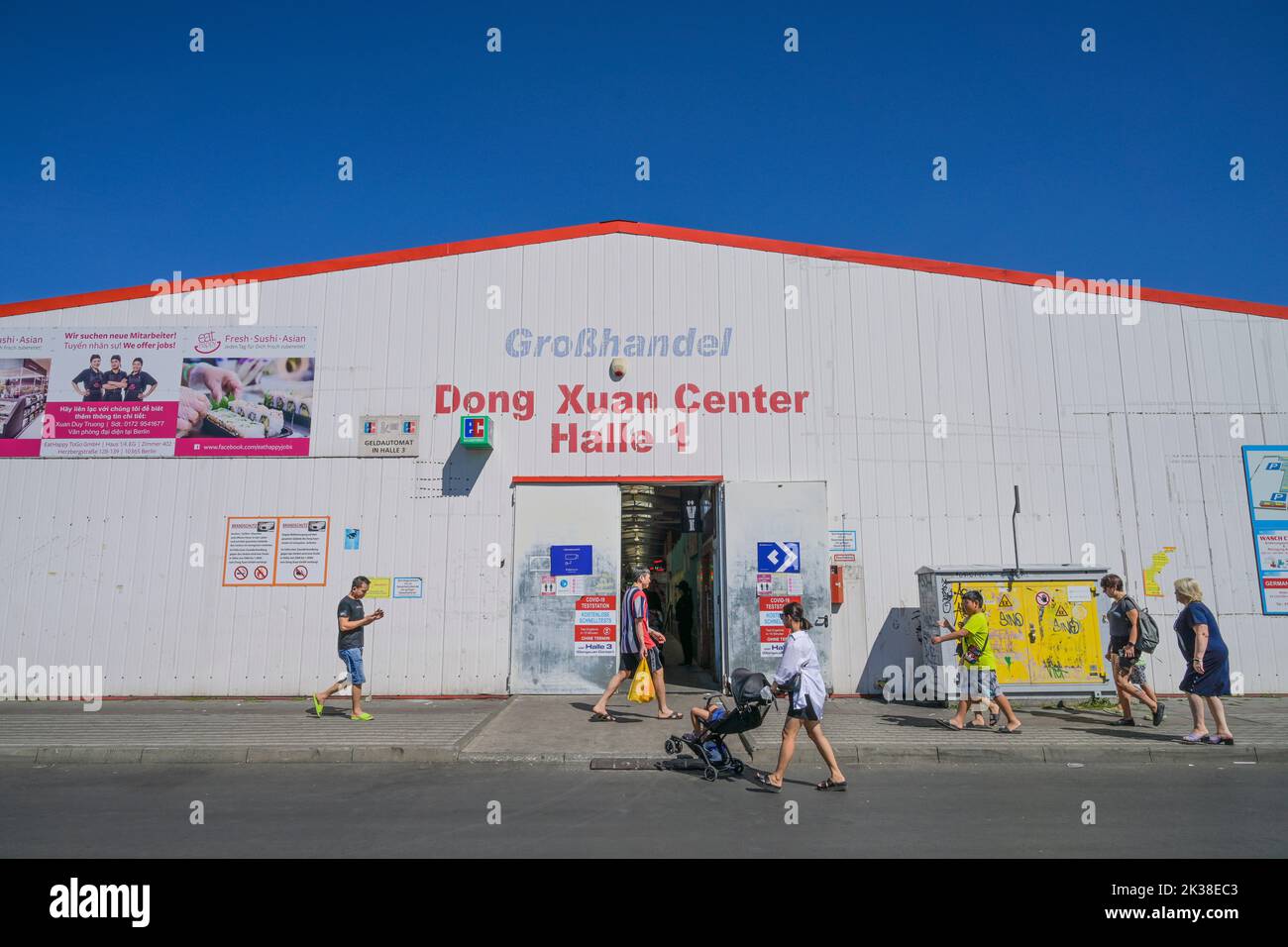 Dong Xuan Center, Herzbergstraße, Lichtenberg, Berlin, Deutschland Stock Photo - Alamy