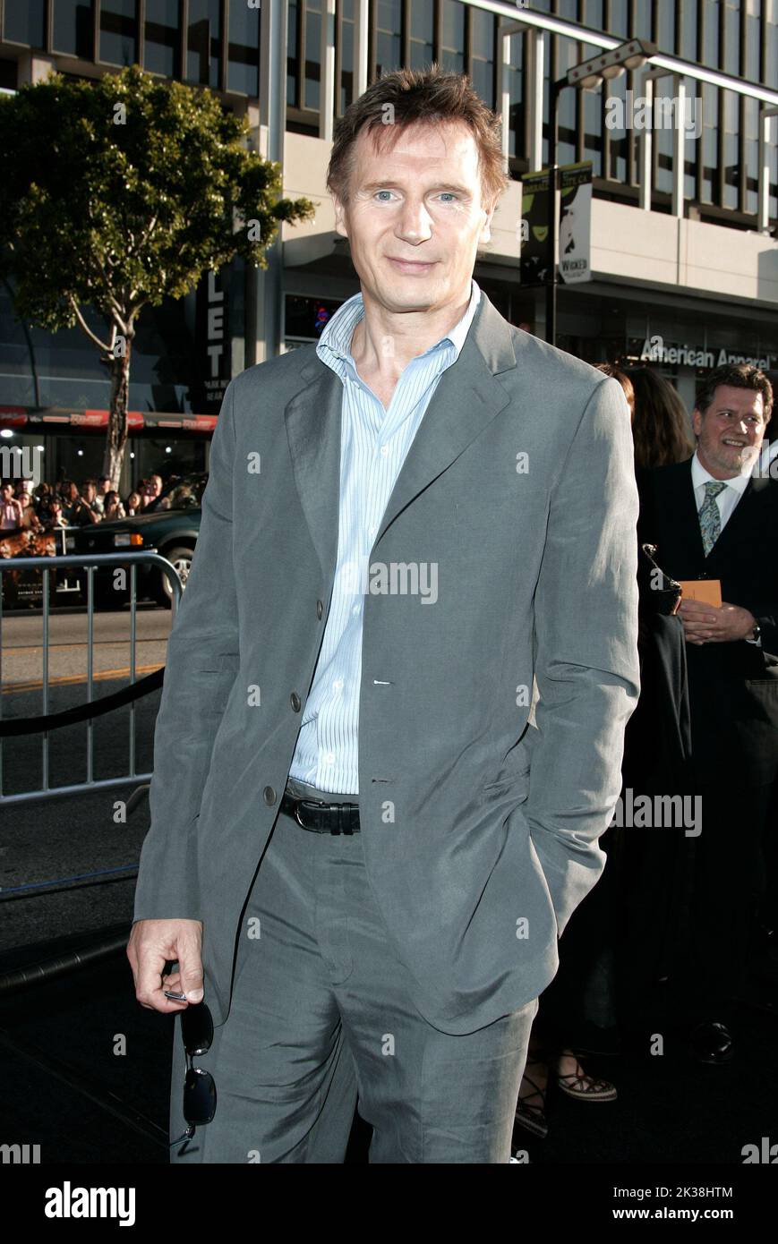 LIAM NEESON ACTOR BATMAN BEGINS CHINESE THEATRE, HOLLYWOOD LOS ANGELES, USA 06/06/2005 LAM51570 Stock Photo