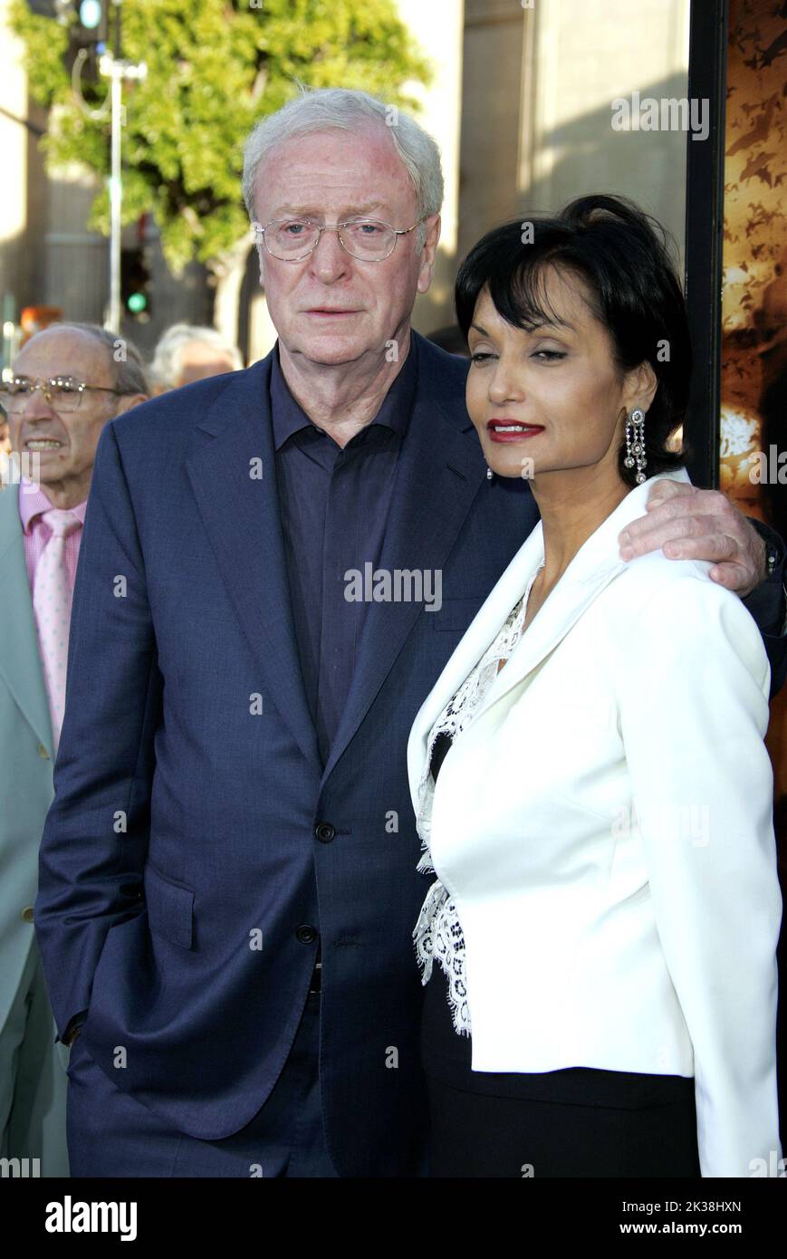 SIR MICHAEL CAINE & SHAKIRA ACTOR & WIFE BATMAN BEGINS CHINESE THEATRE, HOLLYWOOD LOS ANGELES, USA 06/06/2005 LAM51608 Stock Photo