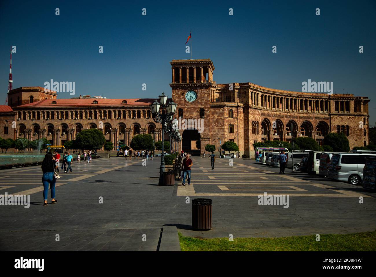 Circling the Squares: Photography and Armenia's Public Spaces of Pain and  Beauty