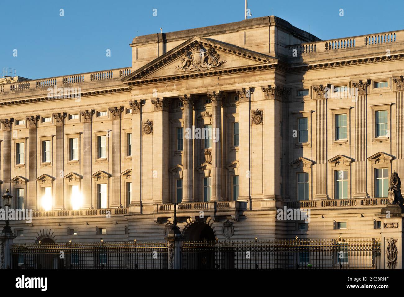 Buckingham Palace is a London royal residence and the administrative headquarters of the monarch of the UK in the City of Westminster Stock Photo