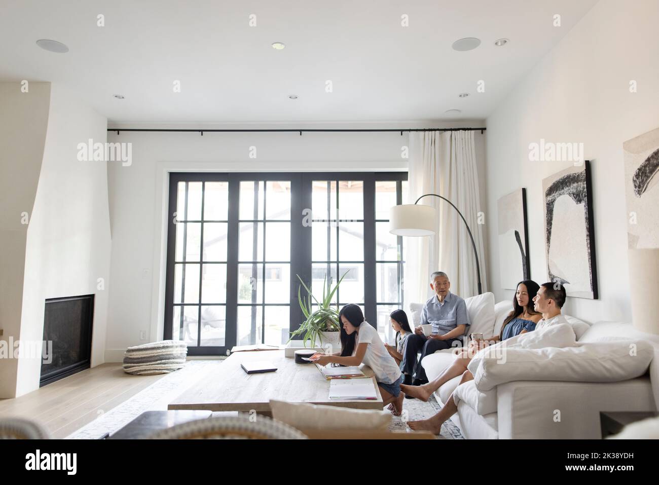 Family sitting in a living room hi-res stock photography and images - Alamy