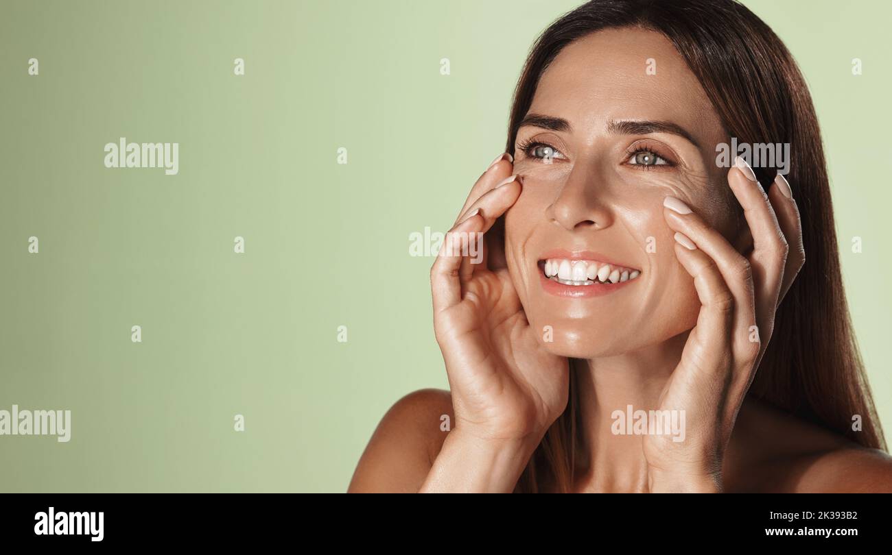 Mature model female face hi-res stock photography and images - Alamy