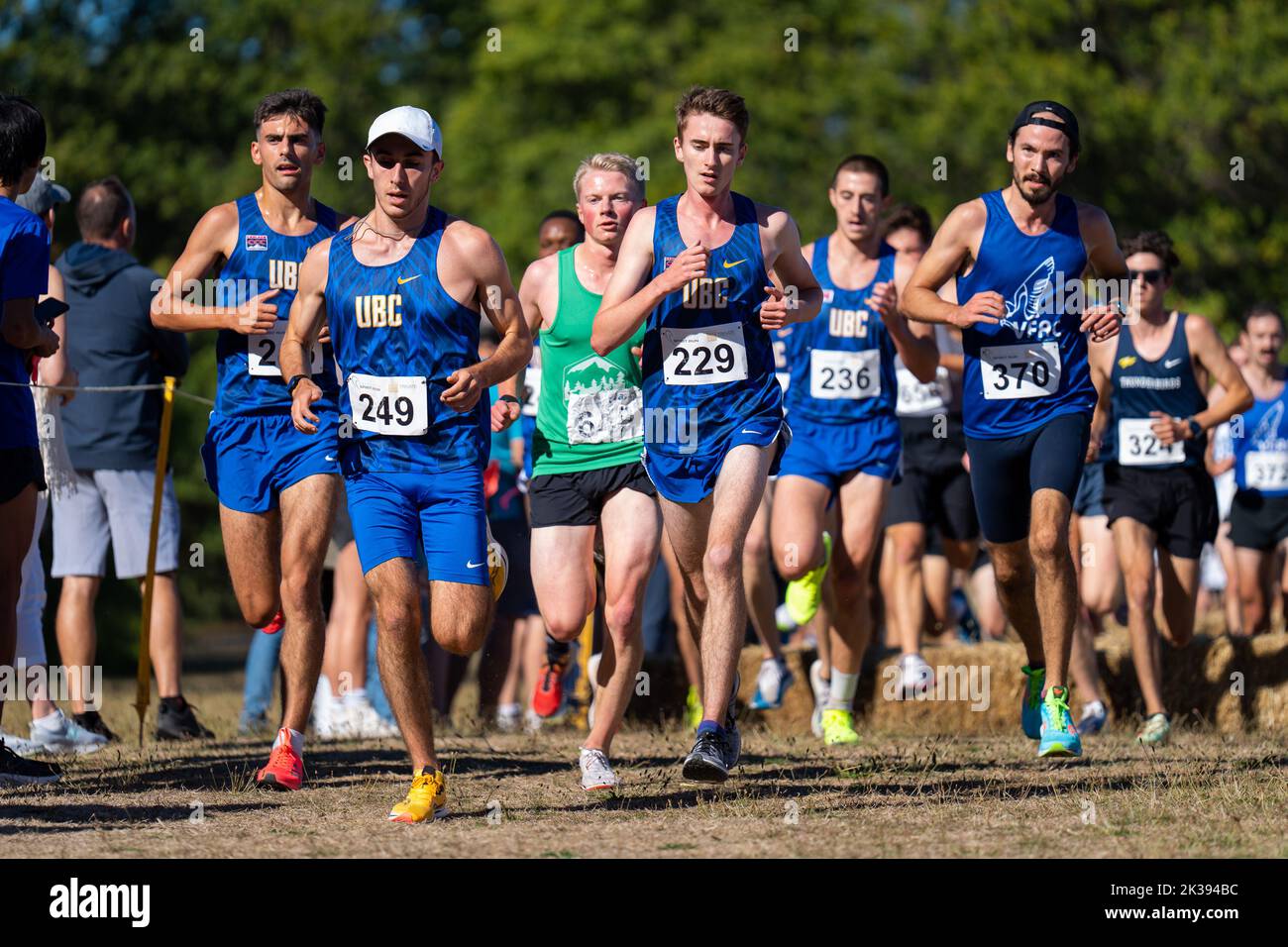 Vancouver, Canada. 25th Sep, 2022. Pictured left to right, Sacha Schimmelpenninck (249) and Jonah Brost (229) of UBC Thunderbirds compete in Open Men’s race at Vancouver Spirit Run. Credit: Zhengmu Wang/Alamy Live News Stock Photo