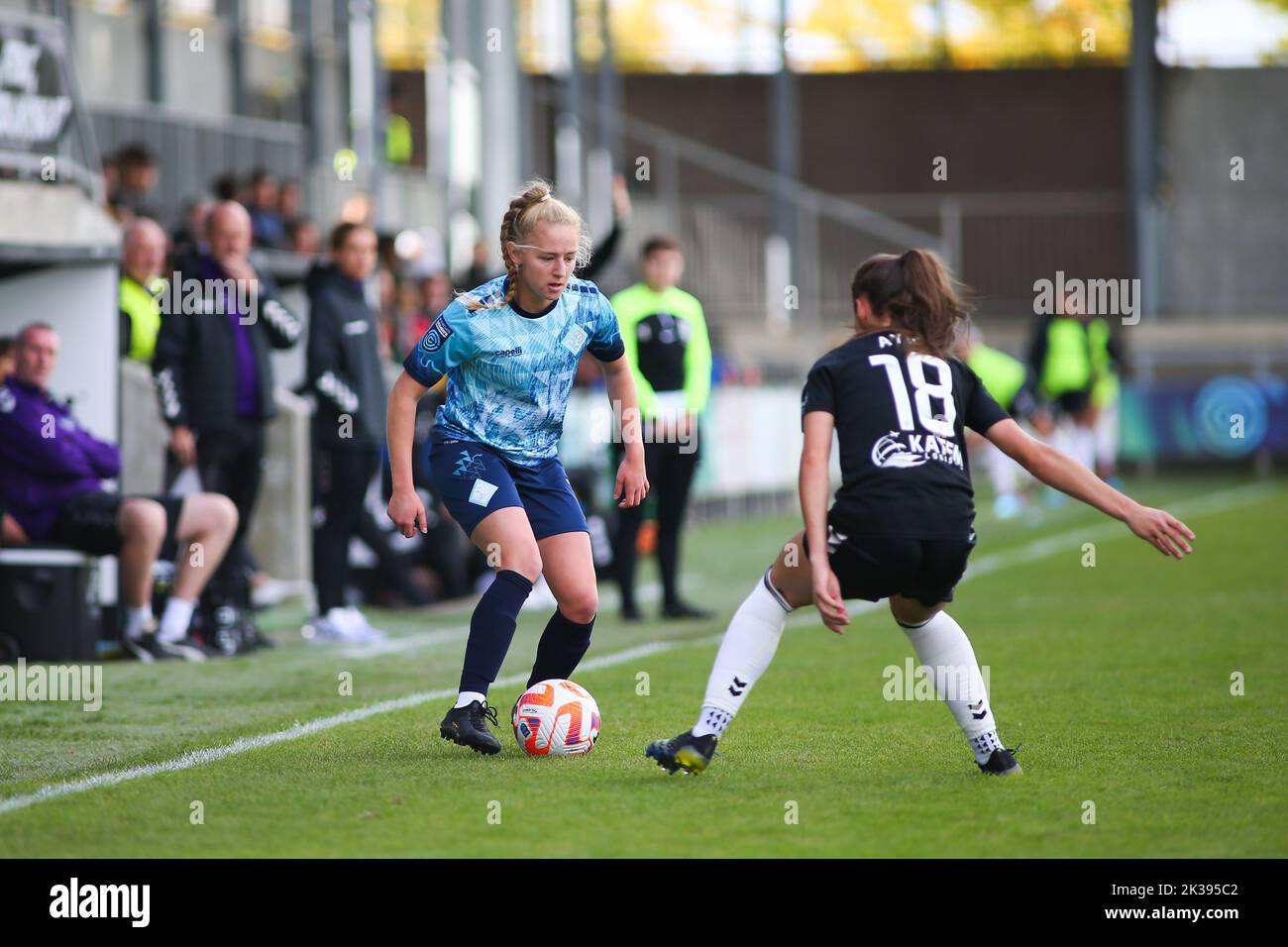 London, UK. 25th Sep, 2022. Princes Park, London, England, Sep 25th 2022 London City Lionesses on the attack during the FA Women's Championship game between London City Lionesses v Durham at Princes Park London, England (Pedro Soares/SPP) Credit: SPP Sport Press Photo. /Alamy Live News Stock Photo