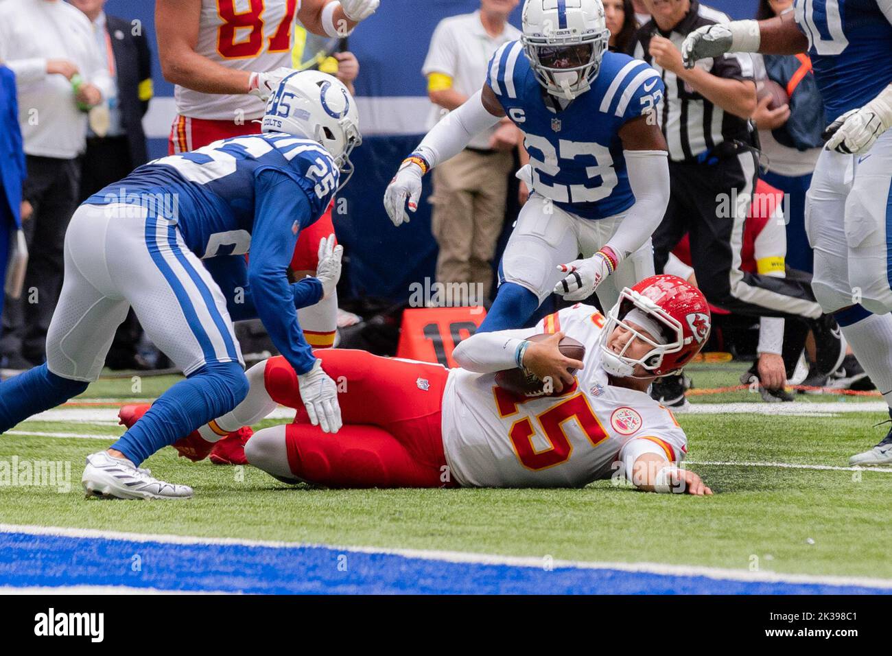 Indianapolis, Indiana, USA. 25th Sep, 2022. Kansas City Chiefs quarterback  Patrick Mahomes (15) passes the ball during NFL football game action  between the Kansas City Chiefs and the Indianapolis Colts at Lucas