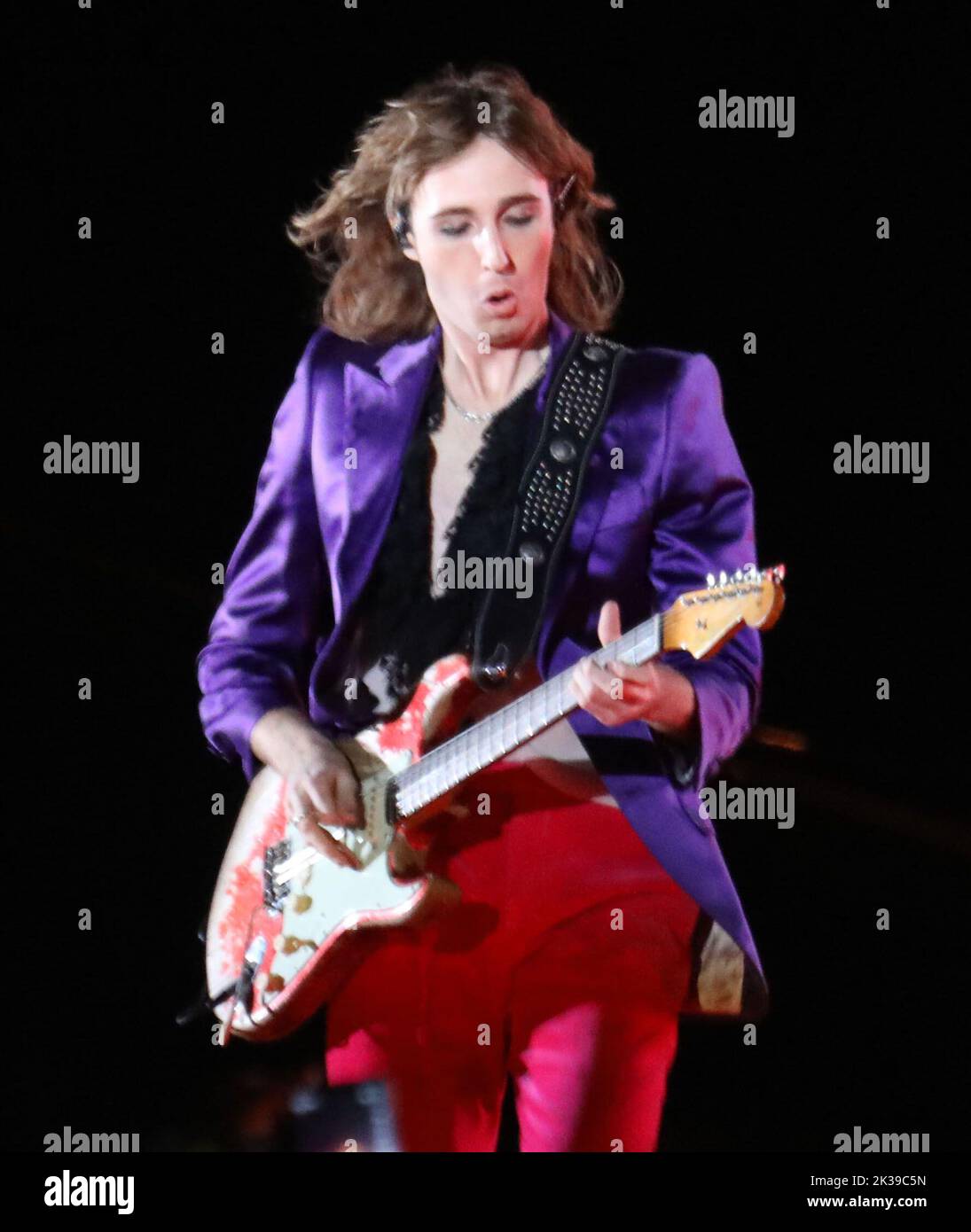 September 24, 2022, New York City, New York, USA: Guitarist THOMAS RAGGI of MANESKIN performs during the 2022 Global Citizen Festival held on the Great Lawn in Central Park. (Credit Image: © Nancy Kaszerman/ZUMA Press Wire) Stock Photo