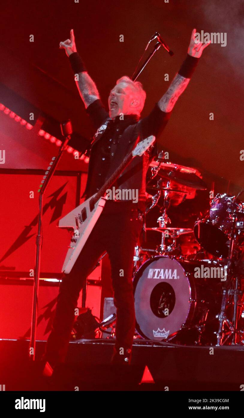 September 24, 2022, New York City, New York, USA: JAMES HETFIELD of METALLICA performs during the 2022 Global Citizen Festival held on the Great Lawn in Central Park. (Credit Image: © Nancy Kaszerman/ZUMA Press Wire) Stock Photo