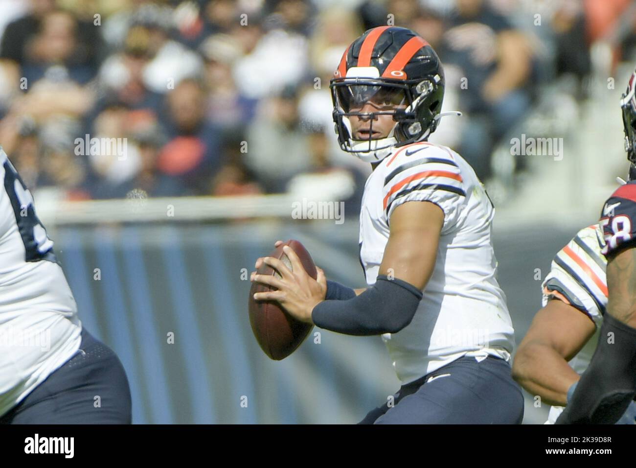 Chicago, United States. 25th Sep, 2022. Chicago Bears quarterback Justin Fields (1) looks for an open receiver during a game against the Houston Texans at Soldier Field in Chicago on Sunday, September 25, 2022. Photo by Mark Black/UPI Credit: UPI/Alamy Live News Stock Photo
