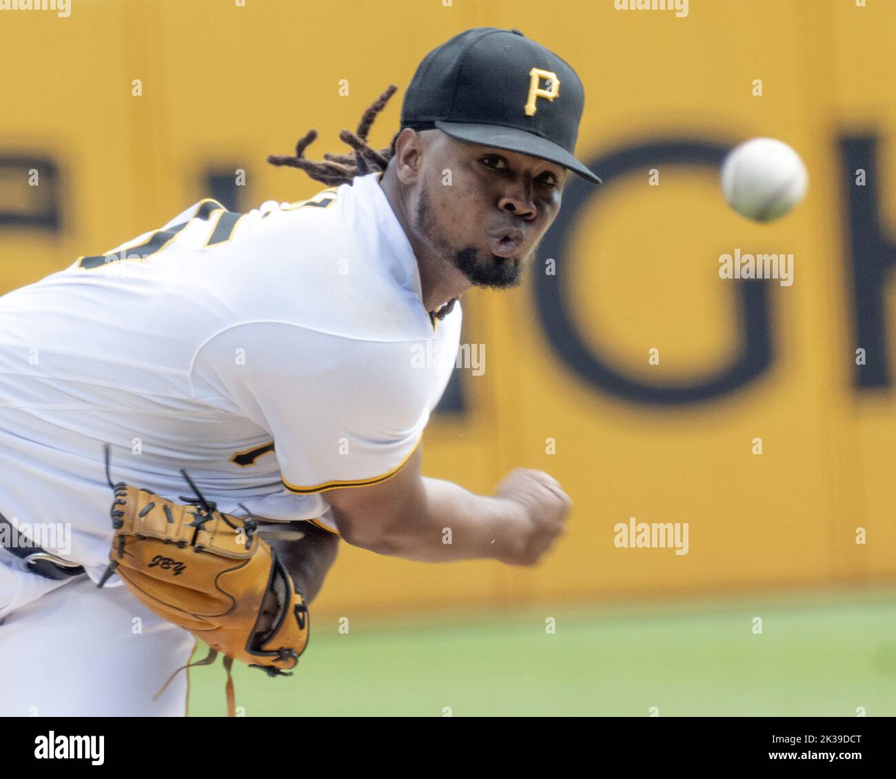 Pittsburgh, United States. 25th Sep, 2022. Pittsburgh Pirates starting pitcher Luis Ortiz (75) throws in the first inning against the Chicago Cubs at PNC Park on Sunday September 25, 2022 in Pittsburgh. Photo by Archie Carpenter/UPI Credit: UPI/Alamy Live News Stock Photo