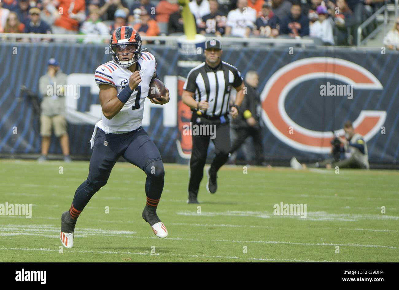 Chicago, United States. 25th Sep, 2022. Chicago Bears quarterback Justin Fields runs the ball against the Houston Texans during a game at Soldier Field in Chicago on Sunday, September 25, 2022. The Bears won 23-20. Photo by Mark Black/UPI Credit: UPI/Alamy Live News Stock Photo
